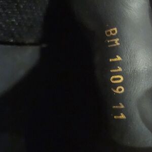 Louis Vuitton Runaways Mens Sz 11LV 12us